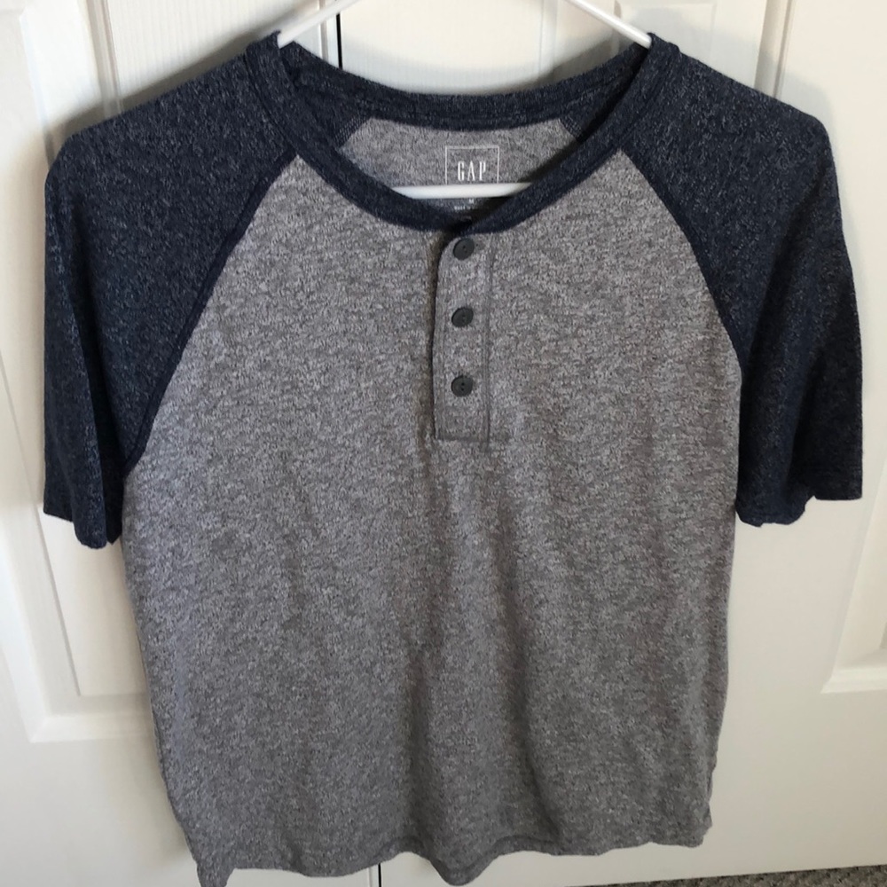 Men’s blue and grey Gap T-Shirt